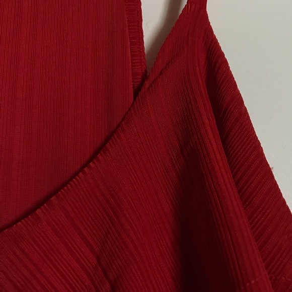 Red top - Picture 3 of 6